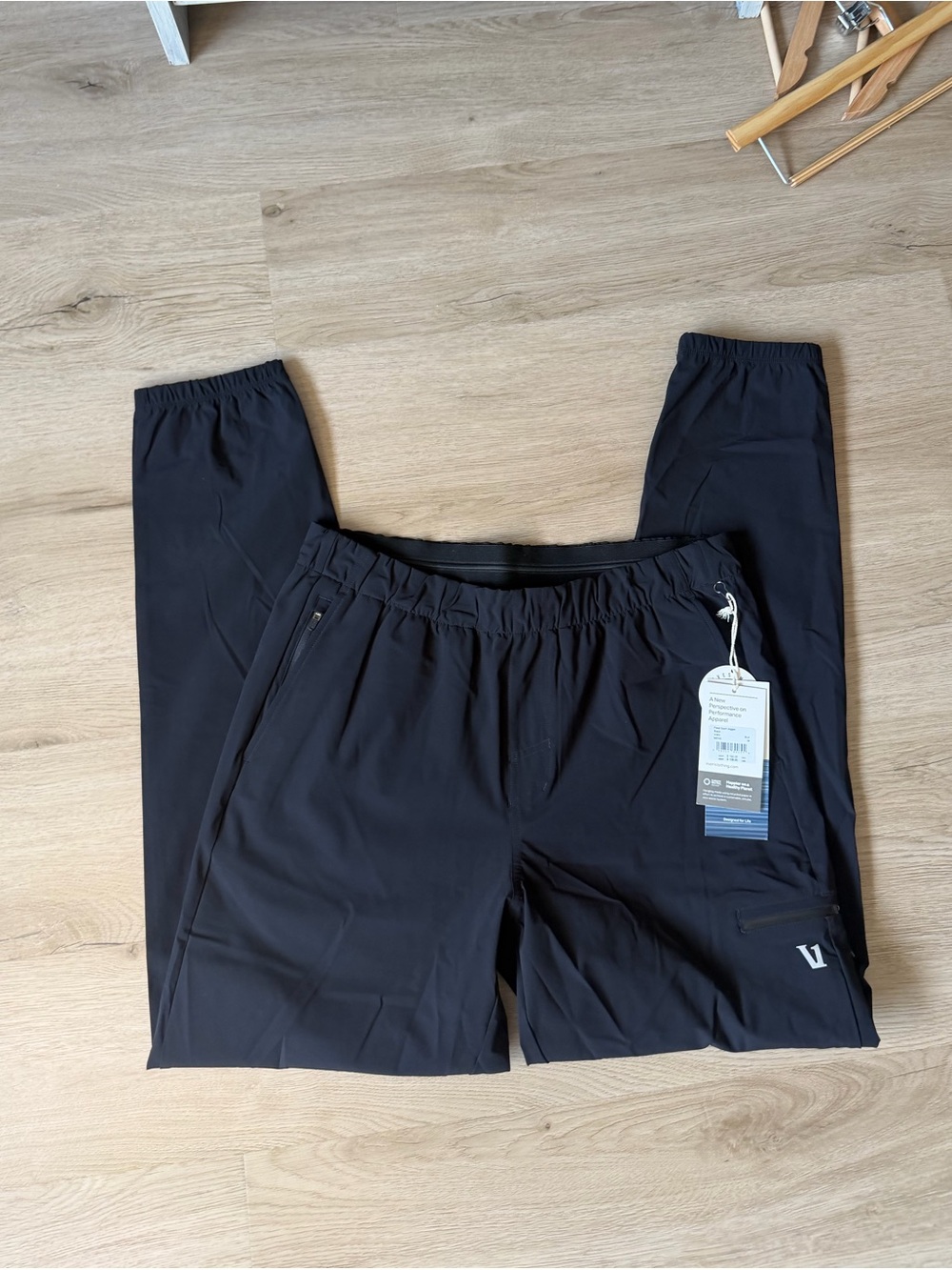 NWT vuori men’s fleet sports joggers